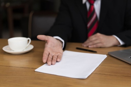 businessman-ready-sign-contract