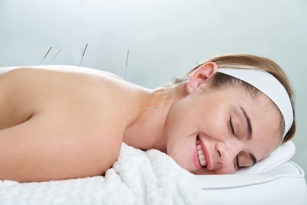 doctor-puts-needles-into-female-back-acupuncture-treatment-therapy-spa-salon-alternative